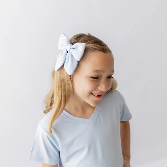 Medium Alligator Clip Bow in Breeze