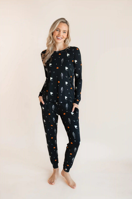 Women's Jogger Pajama Set in Halloween Friends