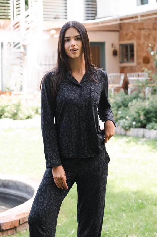 Long-Sleeved Women's Pajama Set in Midnight Leopard